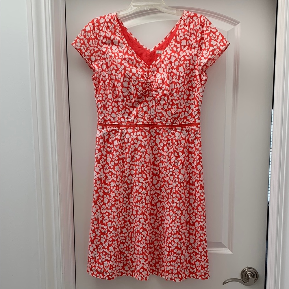 Boden floral patterned cap sleeve dress in very good condition